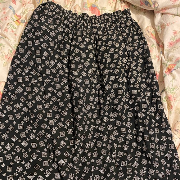 Dresses & Skirts - 100% silk vintage midi skirt